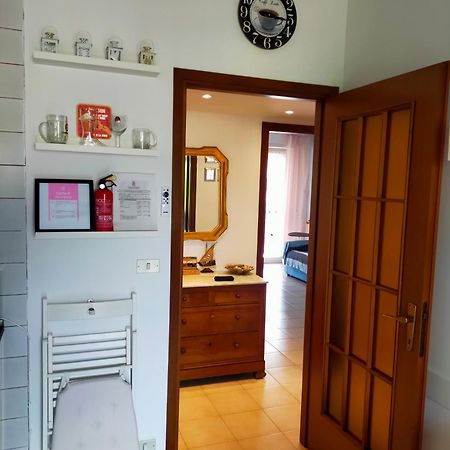 Appartamento Riviera Trilocale Wifi E Parcheggio Privato 벤티밀리아 외부 사진