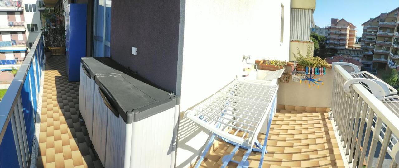 Appartamento Riviera Trilocale Wifi E Parcheggio Privato 벤티밀리아 외부 사진